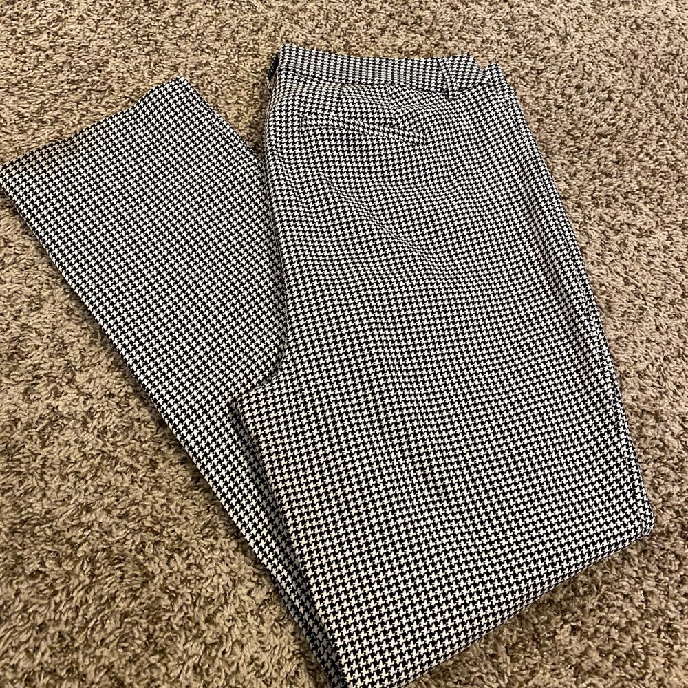 Lane Bryant blank and white houndstooth trouser pant